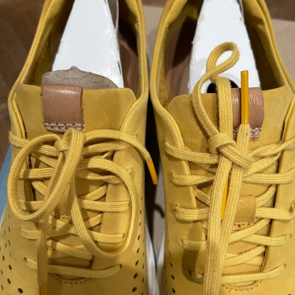Clarks Un Rio Tie Stone Nubuck Sneakers 49853 EUC size 8.5 M yellow - Picture 6 of 10